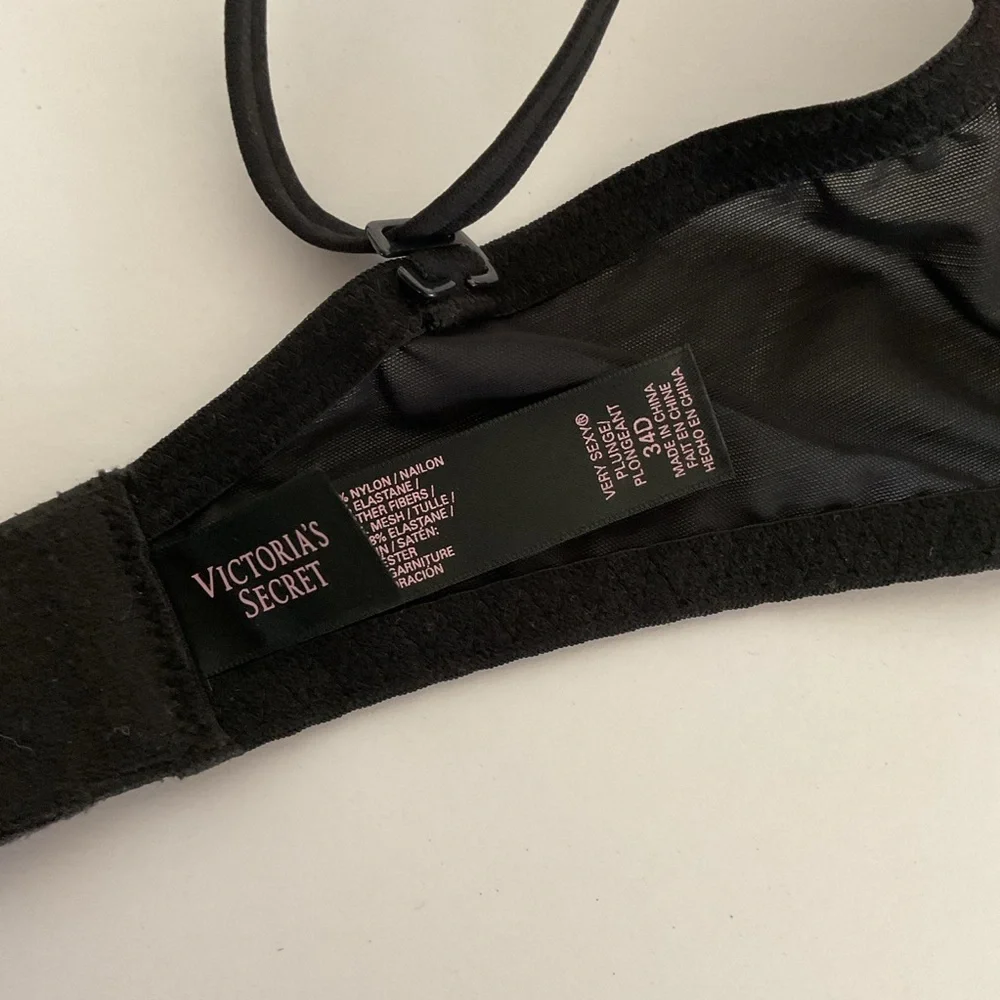 Victorias Secret Very Sexy Plunge Bra NWOT  size 34D